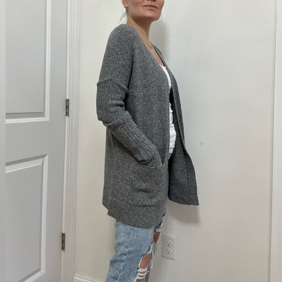 Marled Knit Elongated Cardigan with Pockets - Picture 5 of 8